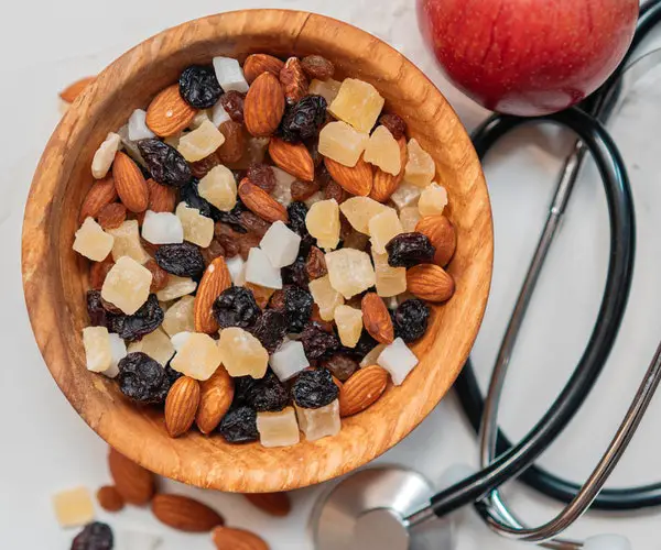 The benefits of eating raisins on an empty stomach Live the glory